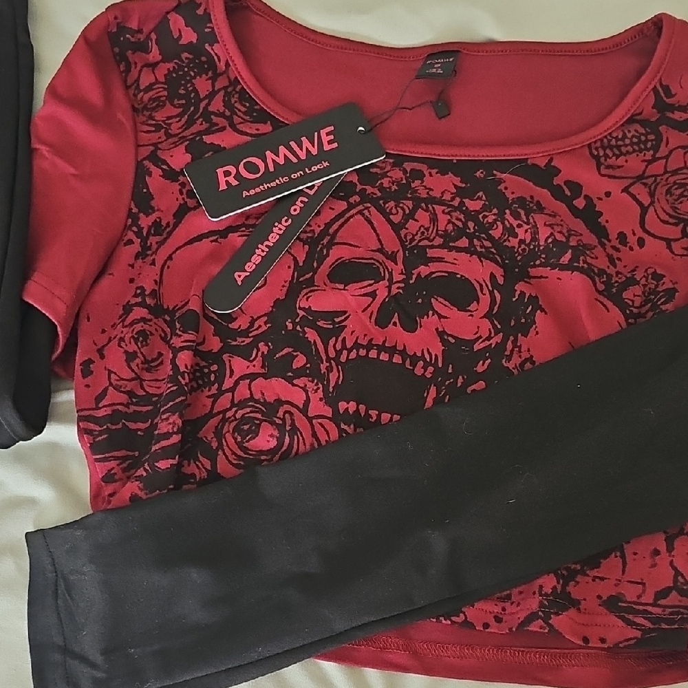 ROMWE Red and Black Skull Graphic Top